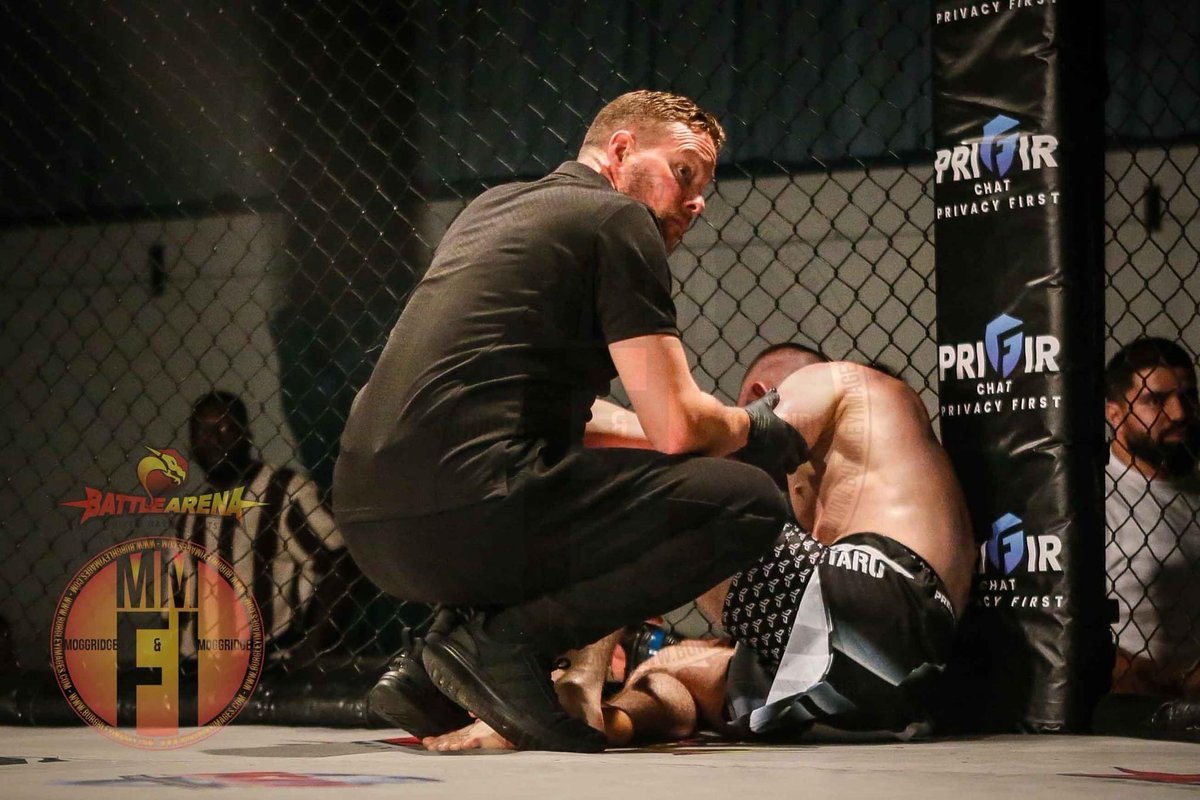 stuart1099's tweet photo. #mmaoffical #mmaref #iska https://t.co/fT3rICdYzC