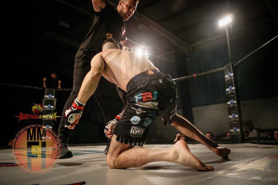 stuart1099's tweet photo. #mmaoffical #mmaref #iska https://t.co/fT3rICdYzC