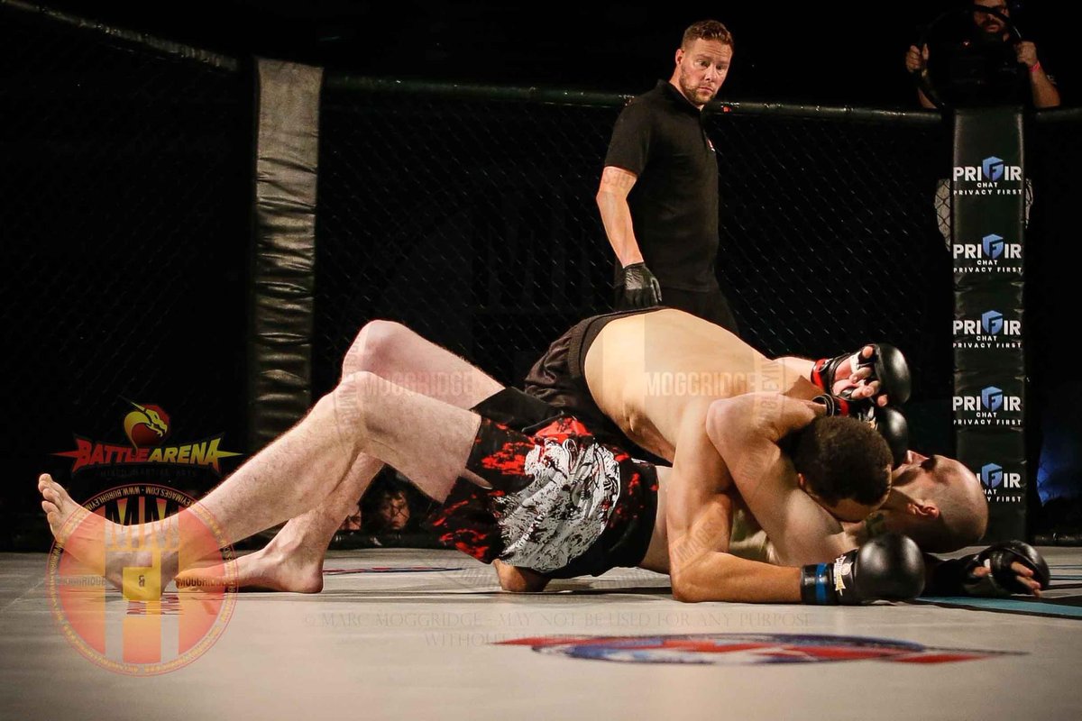 stuart1099's tweet photo. #mmaoffical #mmaref #iska https://t.co/fT3rICdYzC