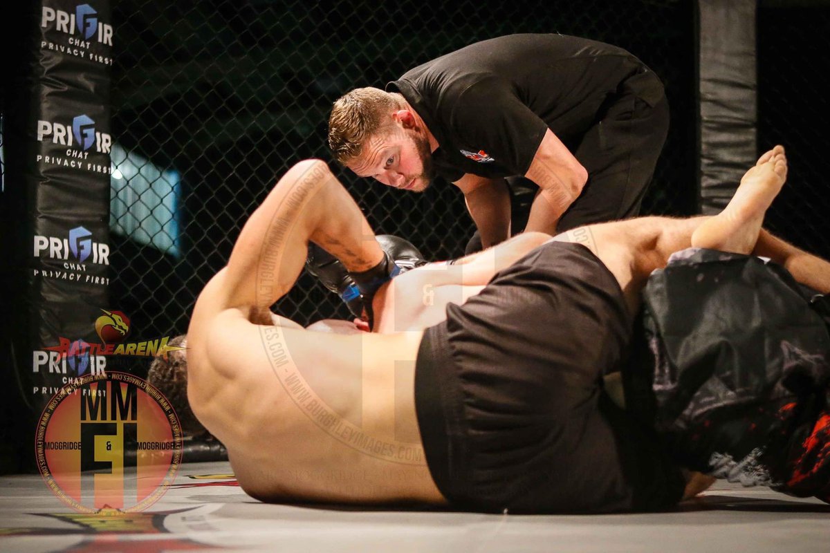 stuart1099's tweet photo. #mmaoffical #mmaref #iska https://t.co/fT3rICdYzC