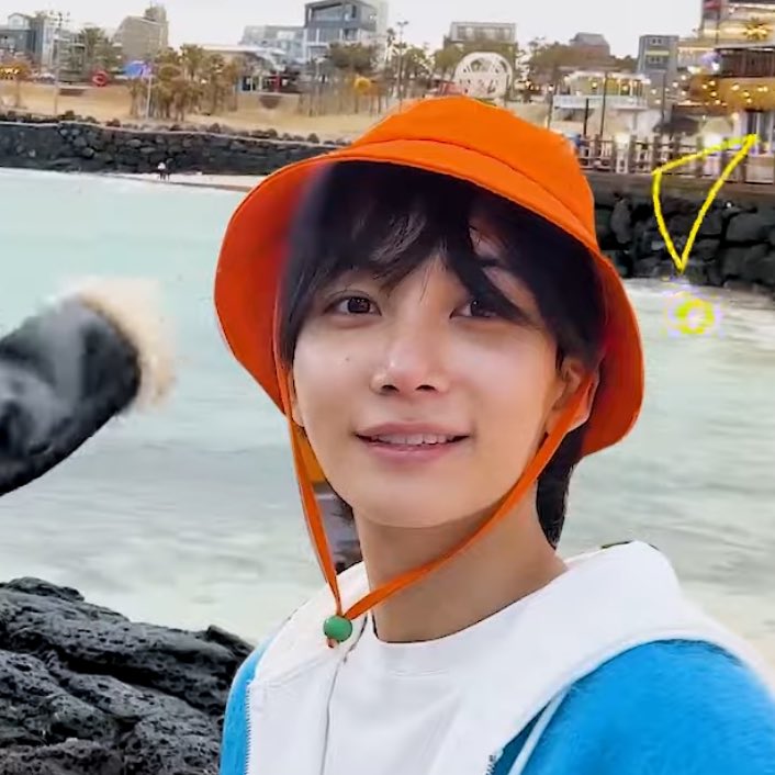 sounds_of_cheol's tweet photo. jeonghan 🍊🖤 https://t.co/5EjfsUzMI0
