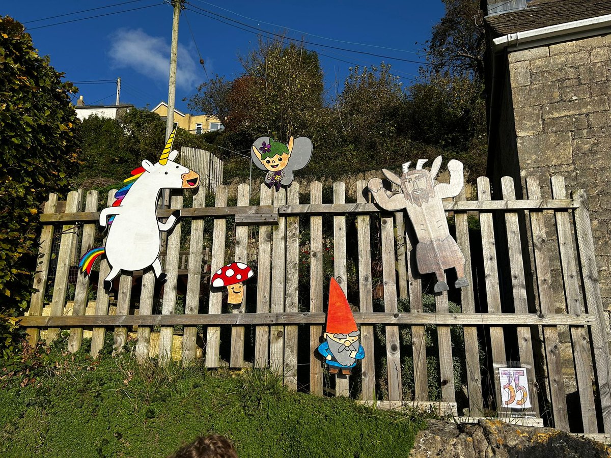 Questing / frolicking spotted in a Stroud garden 👀