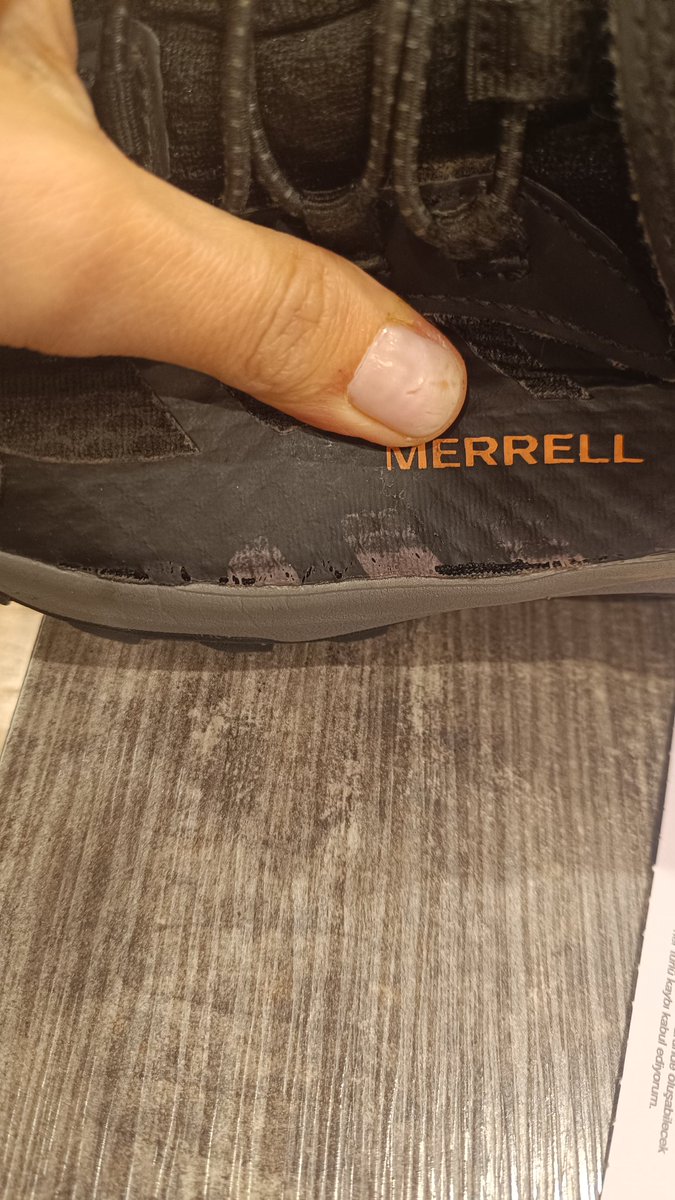 Prmselinn's tweet photo. @boyneronline 30 Eylül'de bursa sur yapı AVM den kaliteli olsun diye oğlumuza  daha öncede yetiskinini kullandigimiz merrell marka outdoor ayakkabı aldık alirkende kenarlarının yapışkanlari açılır mı dediğimizde herhangi bir şikayet almadigini böyle bir durumda garantisi olduğunu https://t.co/7tvN1bKyyz