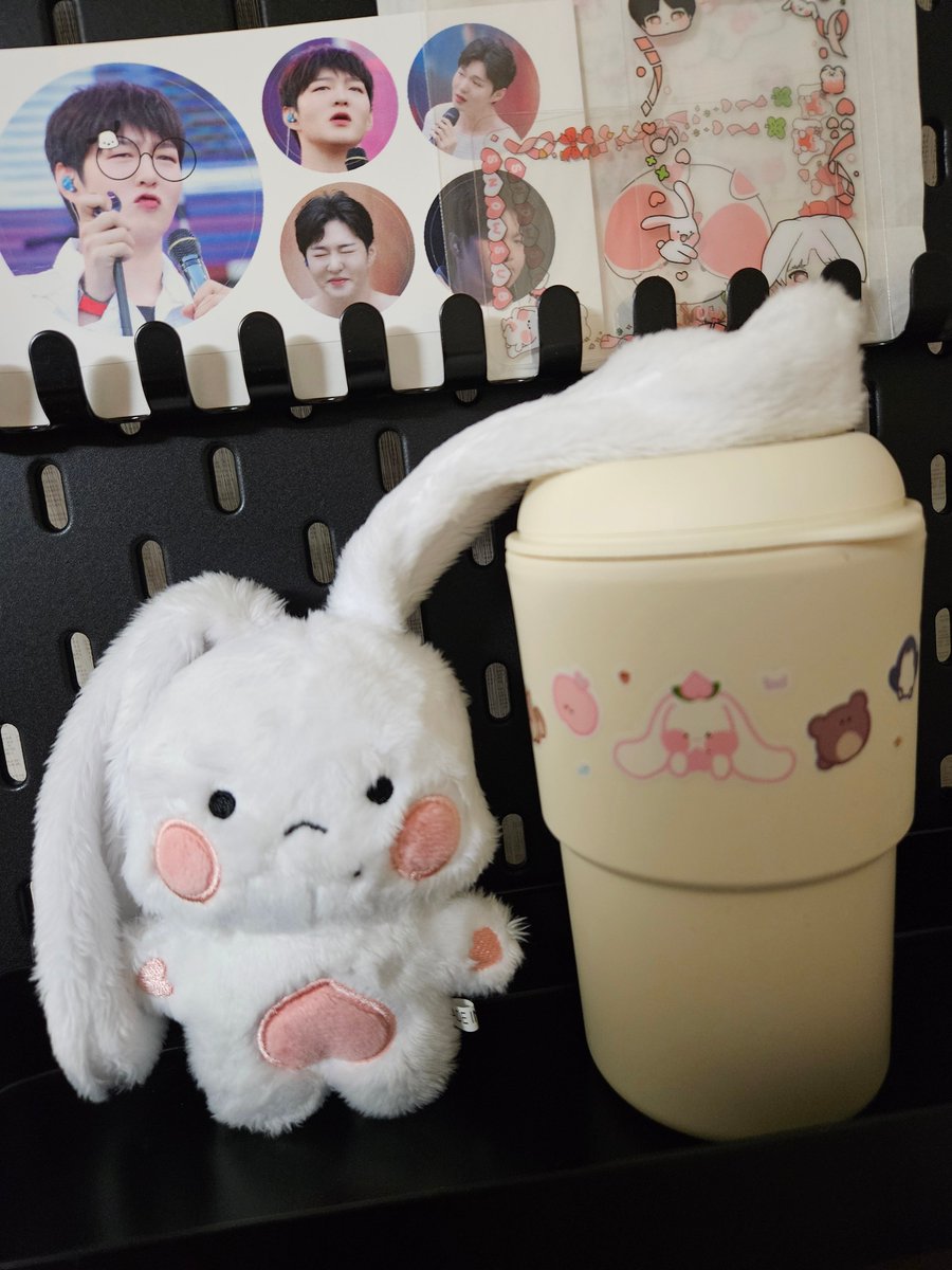Born2CS's tweet photo. 받자마자 찍고 이제야 올립니다.. 반성 ;;
랜덤 텀블러 당첨까지🥰
넘 신나서 귀를 한껏 늘려 보았어요
감사합니다🩵
@snowsub0226 https://t.co/WKDigon9U3