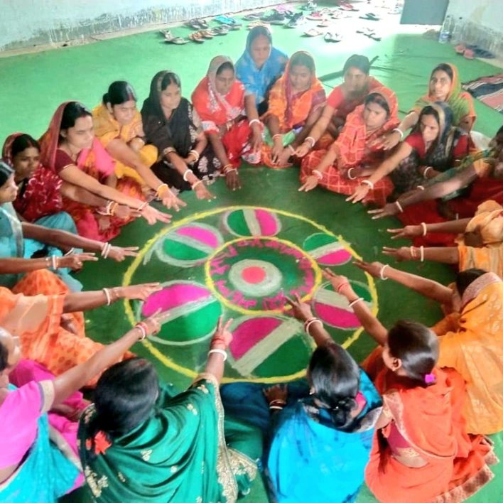 DeogharPrd's tweet photo. रिश्ते नाते खूब निभाओ
पर पहले मतदान कराओ.....
#MummyPapaVoteDo 
@ECISVEEP @ceojharkhand @DCDeoghar https://t.co/nsvZ36JqnK