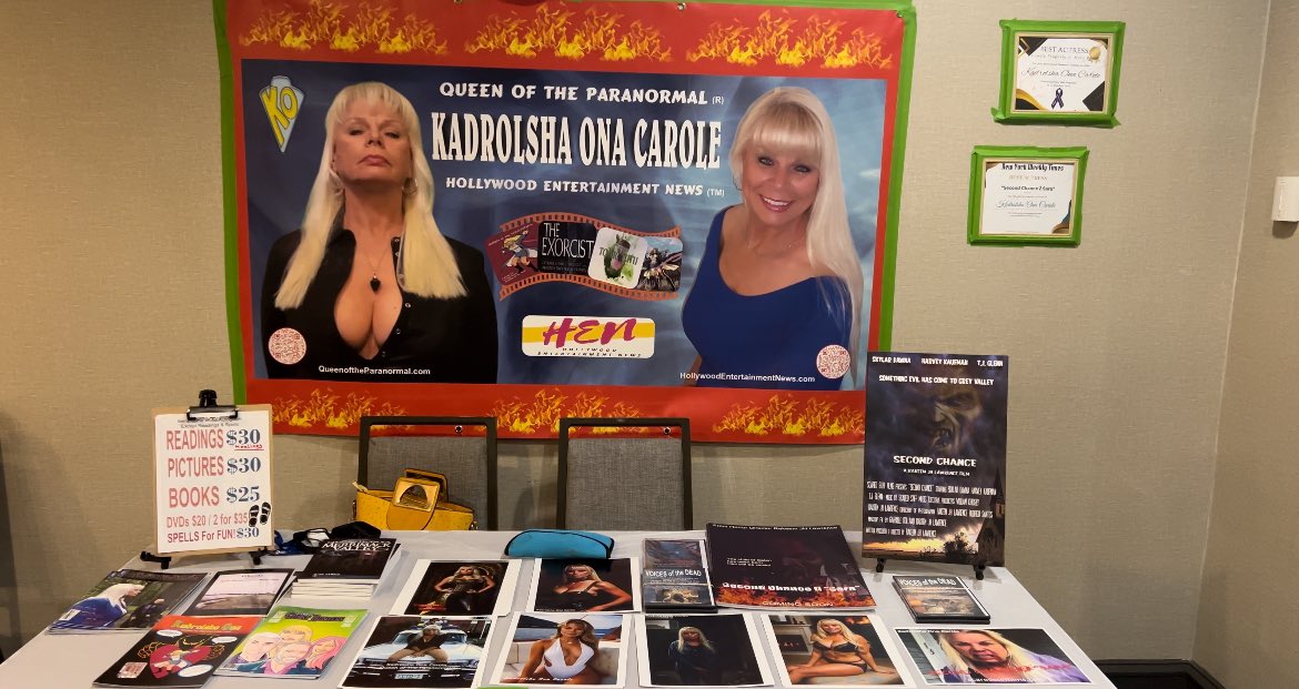 Big thank you to the staff, volunteers, security and most of all Kevin Clement for having me at Chiller Theatre convention at the Hilton Parsippany NJ. I hope to see you all again soon! ❤️ #queenoftheparanormal #ko #hollywoodentertainmentnews #chillertheatre <a href="/ChillerTheatre/">Chiller Theatre</a>