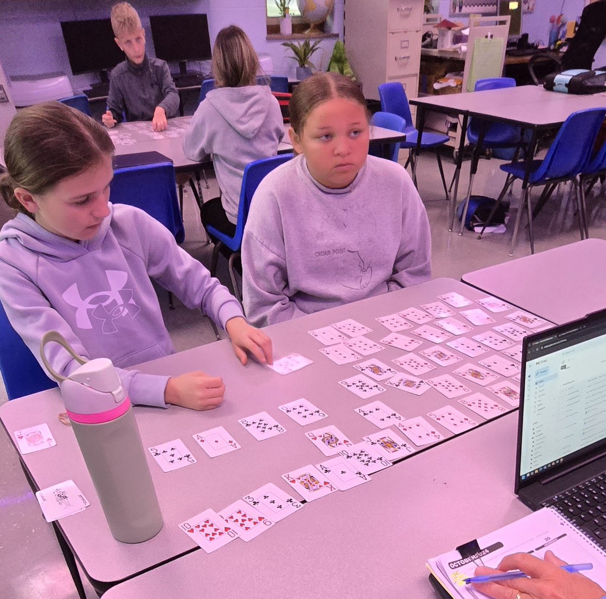 TeacherStan's tweet photo. A new quarter, means a new challenge to begin the class! 6th grade computers are collaborating to figure out the 31-derful Challenge! ♥️♣️♦️♠️ https://t.co/BuzgdUKZfz