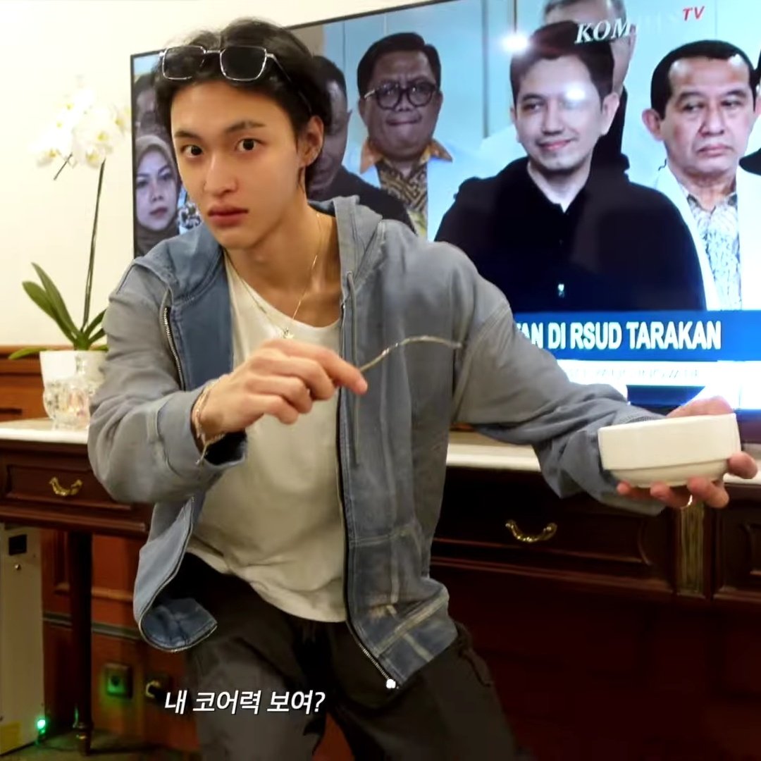 scenbbin's tweet photo. KAPAN LAGI YEE GAA LU LIAT WONBIN PRIK KEK GINI BACKGROUND NYA KOMPAS TV😭😭😭 https://t.co/ueT7Lj57fz