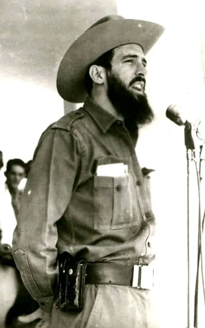💥28 Octubre 

1959: Hage 65 años pasó a la inmortalidad del Comandante Camilo Cienfuegos, líder y héroe de la Revolución Cubana.

👉 El Héroe de YarazJay

<a href="/Amanecerabz/">#TodosSomosDaniel🇳🇮Amanecerabz</a>
<a href="/QuenriM/">QuenriⓂ️</a>
<a href="/samcarrion18/">𝐒𝐚𝐦𝐚𝐧𝐭𝐡𝐚 𝐂𝐚𝐫𝐫𝐢ó𝐧❤️🖤 🇳🇮</a>

#CamiloEsPueblo #Cuba
