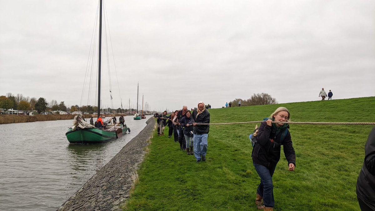 De #strontrace is gestart. Ons #skutsje De Zorg &amp; Vlijt doet ook mee. Wil je de strontrace volgen? Check dan tt.zeilvaartwarmond.nl/?event=Strontr…