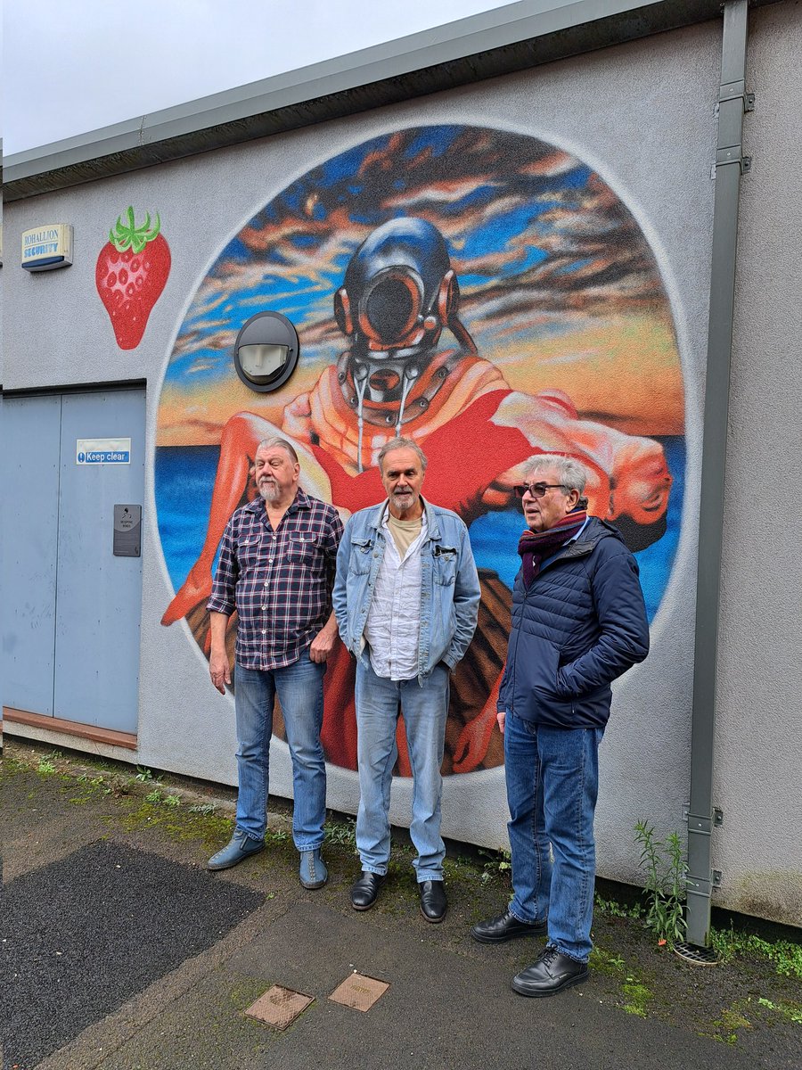 Blue plaque unveiled on Strawberry South by Graham Gouldman, Paul Burgess, Rick Fenn and Stuart Tosh. Fantastic turn out