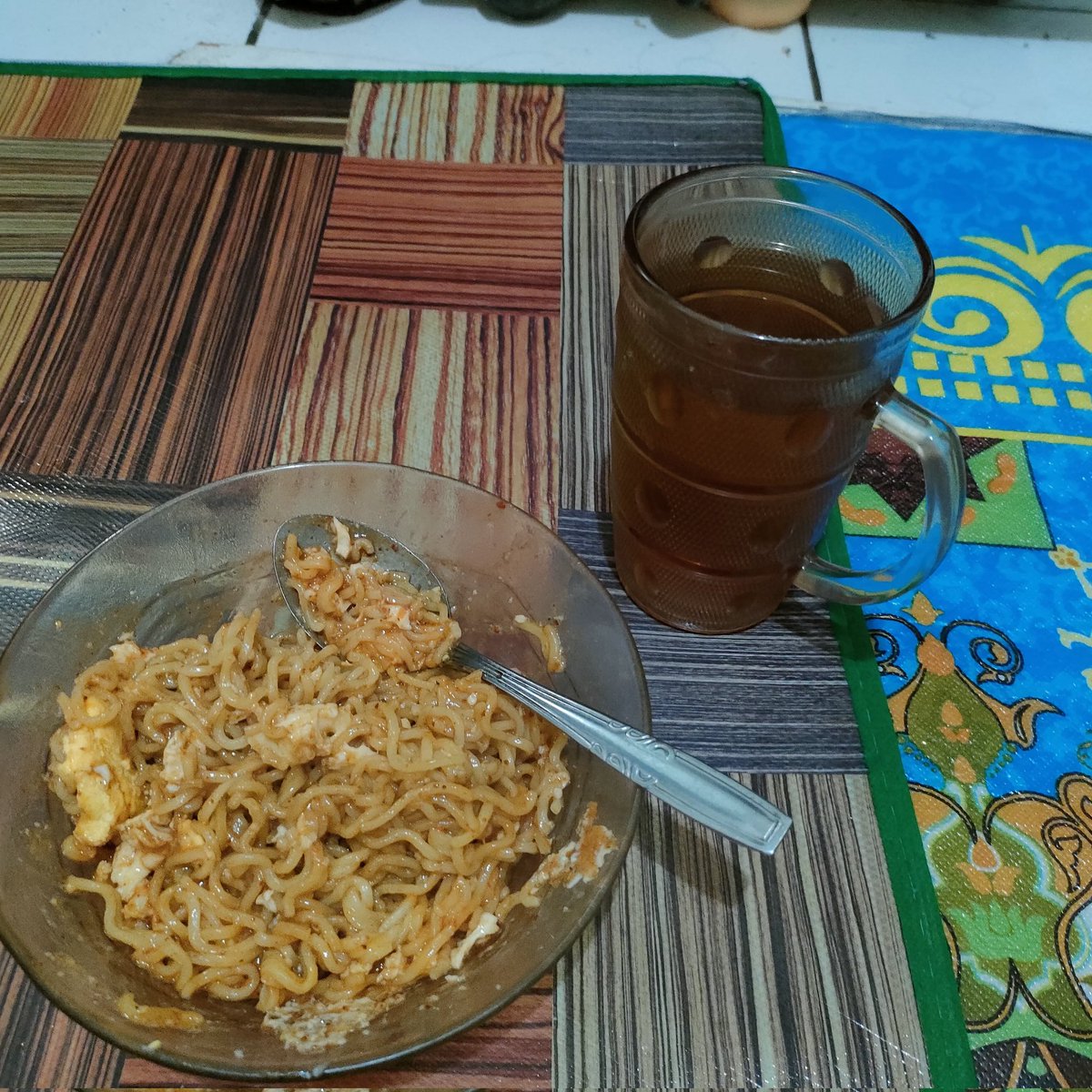 Pemudabaja's tweet photo. Kenikmatan hakiki nan sederhana bisa makan mie malam hari selepas dinas. https://t.co/whq46V0JlS