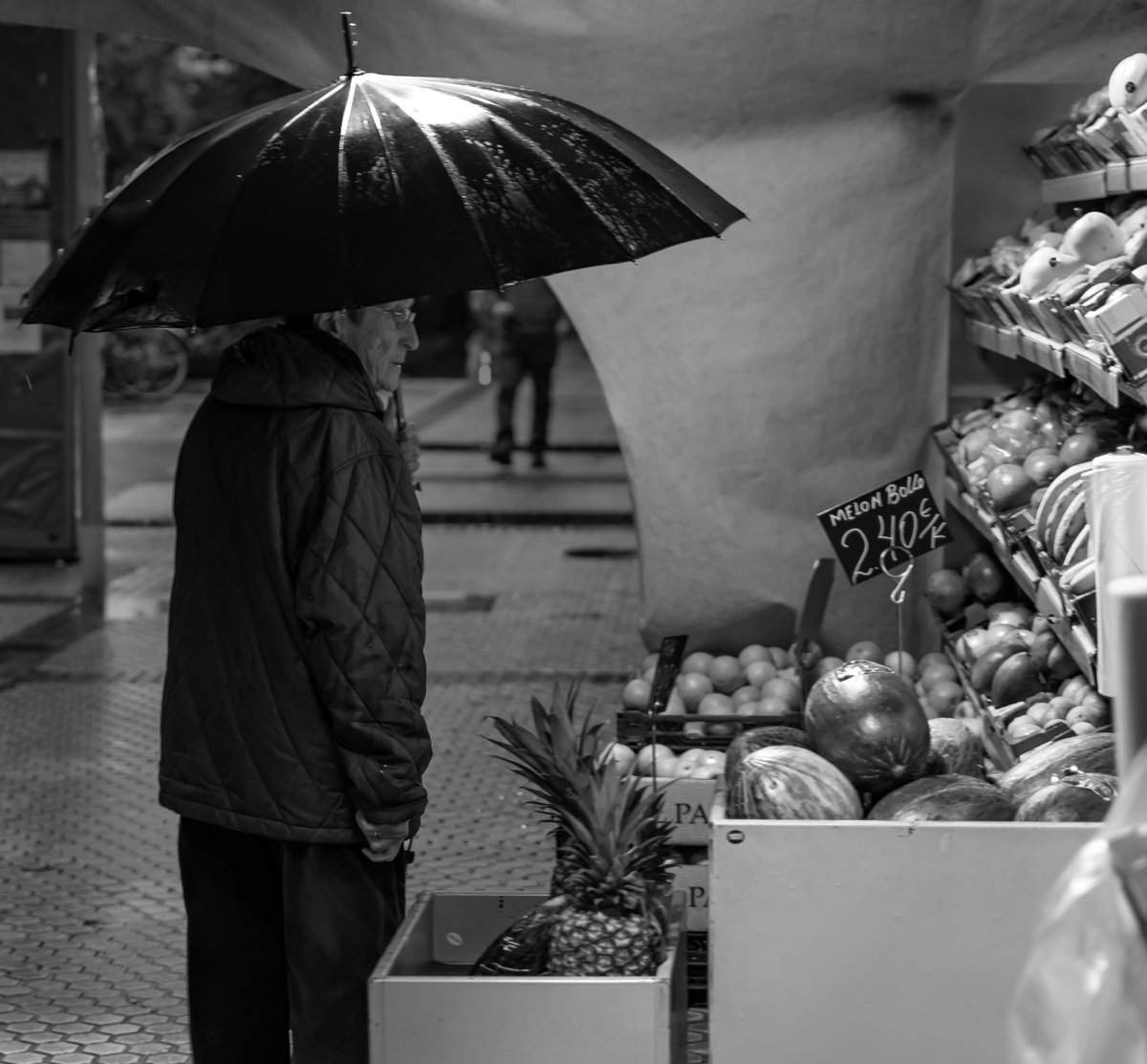 Roots_First_'s tweet photo. 60% of food-insecure seniors DON'T get help.

Why? It’s not lack of access.

It’s about perception.

Older adults opt-out of food assistance due to:

• Stigma around social assistance
• Ingrained values of self-sufficiency
• Not identifying as ‘needy’ or ‘food insecure’

What's interesting?

A higher percent take part in garden programs.

Gardening is a proactive, empowering and community-minded option.

To support food-insecure older adults, food assistance has to be reframed as a service rather than charity.

This means food access that is:
• Destigmatized
• Socially acceptable
• Connected to community
• Supportive of local food economy

The emphasis has to be community and dignity.

👉🏾 How can we reimagine support to reduce stigma?

--
♻️ Reshare if this resonates!

Source: https://t.co/BQSCRlkEAj

#foodsecurity #foodinsecurity #health #community #communitydevelopment #longevity #foodsystems #foodjustice #foodsovereignty #localfood #eatlocal #farmersmarket #eatlocal