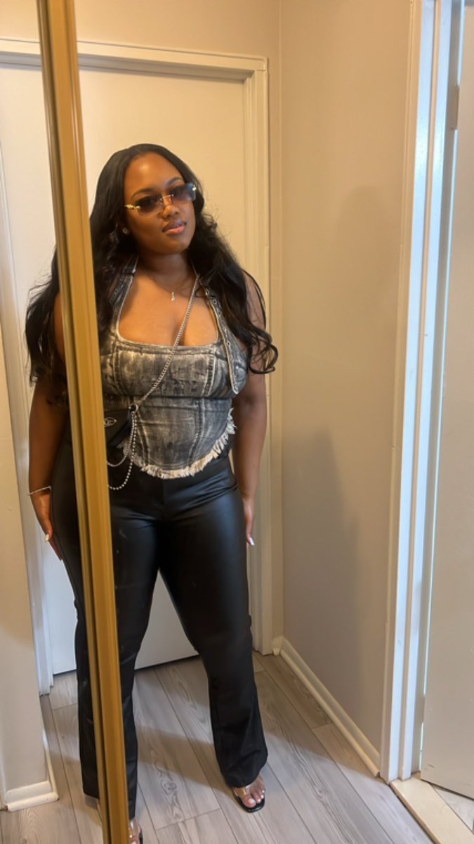 SirOrangeee's tweet image. She enjoyed her birthday 

#oct27