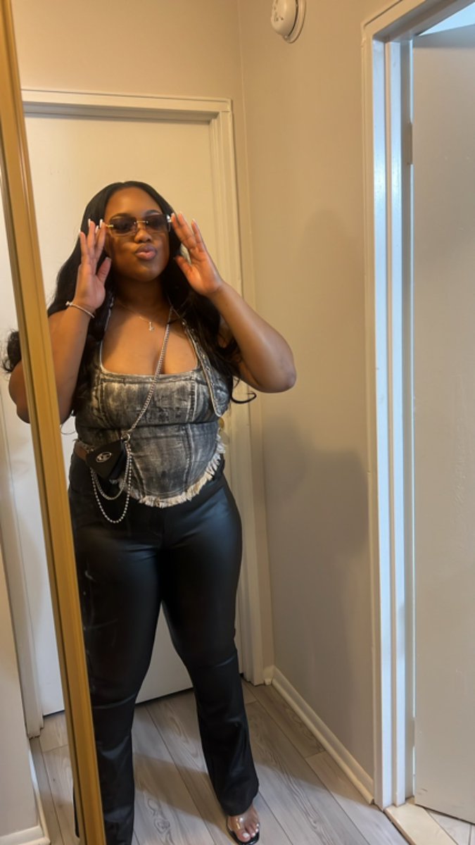 SirOrangeee's tweet image. She enjoyed her birthday 

#oct27