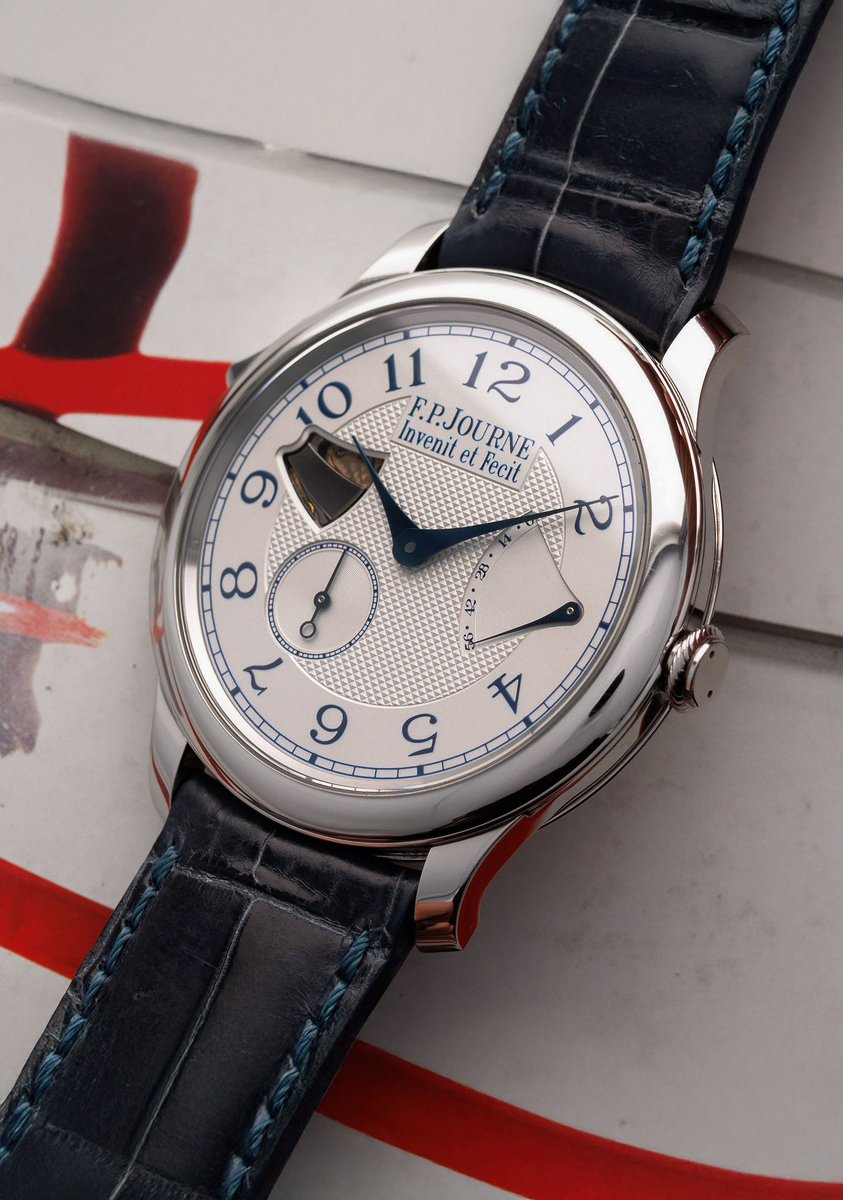 hairspringwatch's tweet photo. Finds. A Repetition Souverain, which in 2008 broke records as the thinnest minute repeater in the world. This is thanks to a uniquely thin hammer and gong system, mounted right to the base plate. That the original guilloché dial could be easily mistaken for a Chronometre Souverain despite twice the component count is its charm, it is a deeply impressive, deeply understated world-record-beater. https://t.co/rR95nQxUVv