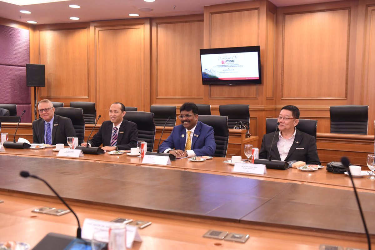 MohdShukriYajid's tweet photo. Delighted to receive Dato' Palaniappan A/L Joseph (BOD) and entourage from @mygitcofficial. Insightful discussion on #MSUtvet way forward towards skillful and competent talents for the future. We spoke of collaborative team through agility and adaptability. @MSUmalaysia #FMM https://t.co/kpb56LFRFF