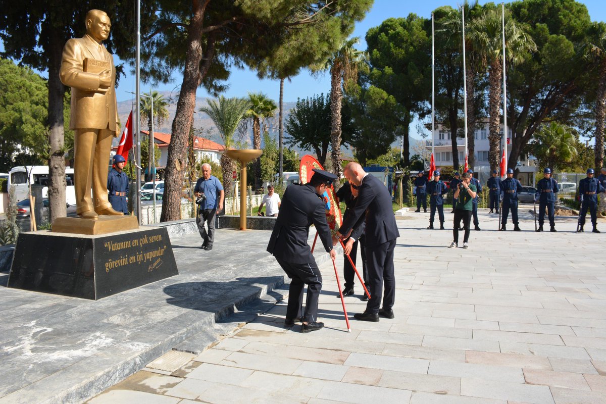 koycegiz48's tweet photo. 29 Ekim Cumhuriyet Bayramı’nın 101. yıl dönümü kutlamaları kapsamında ilçemizde Çelenk Sunma Töreni düzenlendi.
Cumhuriyet Bayramımız Kutlu Olsun🇹🇷 https://t.co/rJwtvRJ0QB