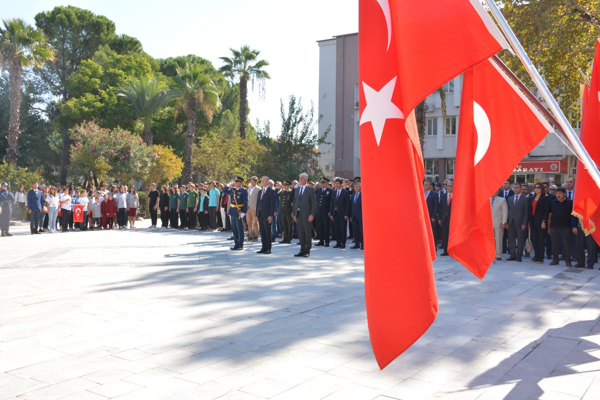 29 Ekim Cumhuriyet Bayramı’nın 101. yıl dönümü kutlamaları kapsamında ilçemizde Çelenk Sunma Töreni düzenlendi.
Cumhuriyet Bayramımız Kutlu Olsun🇹🇷