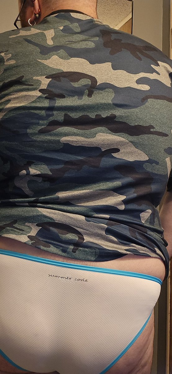 Monday morning bum shots.
