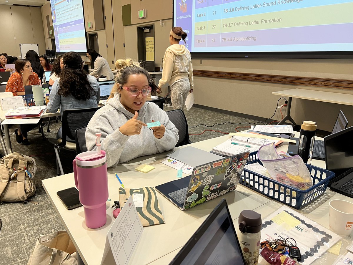 Biliteracy Reading Academy participants modeled alphabet knowledge activities. Great learning day! #WeAreAlief <a href="/AliefLearns/">AliefLearns</a> <a href="/AliefISD/">Alief ISD</a>