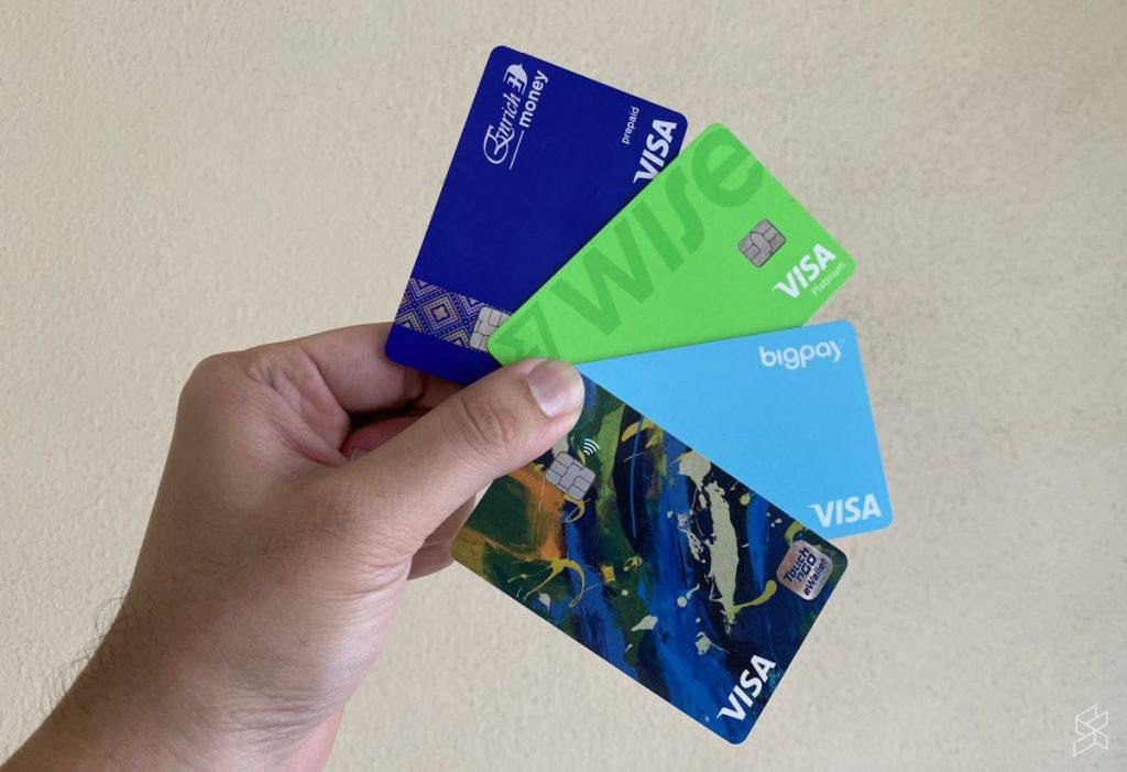 Debit Card Vs Credit card 

Semalam pakcik ada berdebat dengan kawan pakcik pasal kebaikan dan keburuk CC vs Debit. 

Korang rasa yg mana bagi lagi byk kebaikan daripada keburukan?