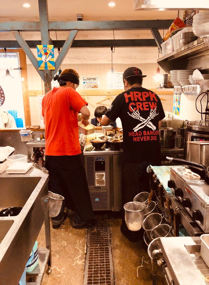 redhot_K1's tweet photo. 11月4日のトリプルコラボ！🍜🍜🍜

食べに行こうかと思っていたのですが、、、

なんやかんやあって、自分も手伝いに行く事になりました！！🫡

しょうりんと同じ厨房に立つのは６年ぶりくらいで、ワクワクしてます！✨

もしお時間ありましたら、ぜひお越しください！！！

よろしくお願いします🙇‍♂️ https://t.co/mwxs2sUIGL