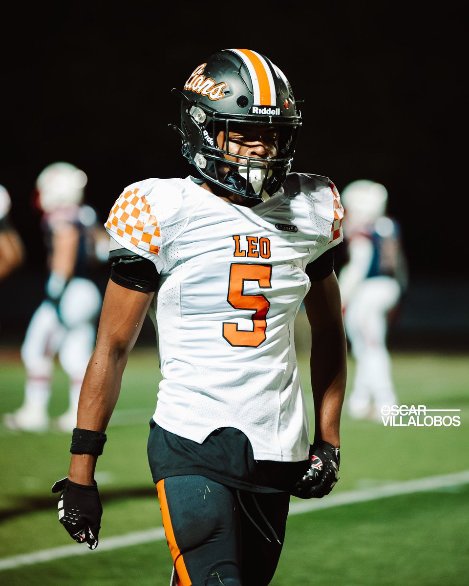 Senior full szn Tape ~ hudl.com/v/2QYcez
⭐️ 29 ~ tackles 
⭐️ 2 ~ int + 4 ~ PBU 
⭐️ 4 TDS
⭐️ 7 REC FOR 175 receiving yrds 
⭐️ 444 + ~ KR + PR yrds 
⭐️ 710 + AP yrds 
<a href="/DrFridayNiteLts/">Dr. Marques Stevenson</a> <a href="/BigBamBino94_/">Coach Lance</a> <a href="/AsanteChi/">Kwame APAsante</a> <a href="/PrepRedzoneIL/">Prep Redzone Illinois</a> <a href="/mikeclarkpreps/">MikeClarkPreps</a> <a href="/sixstarfootball/">Six Star Football | PLUS+</a>