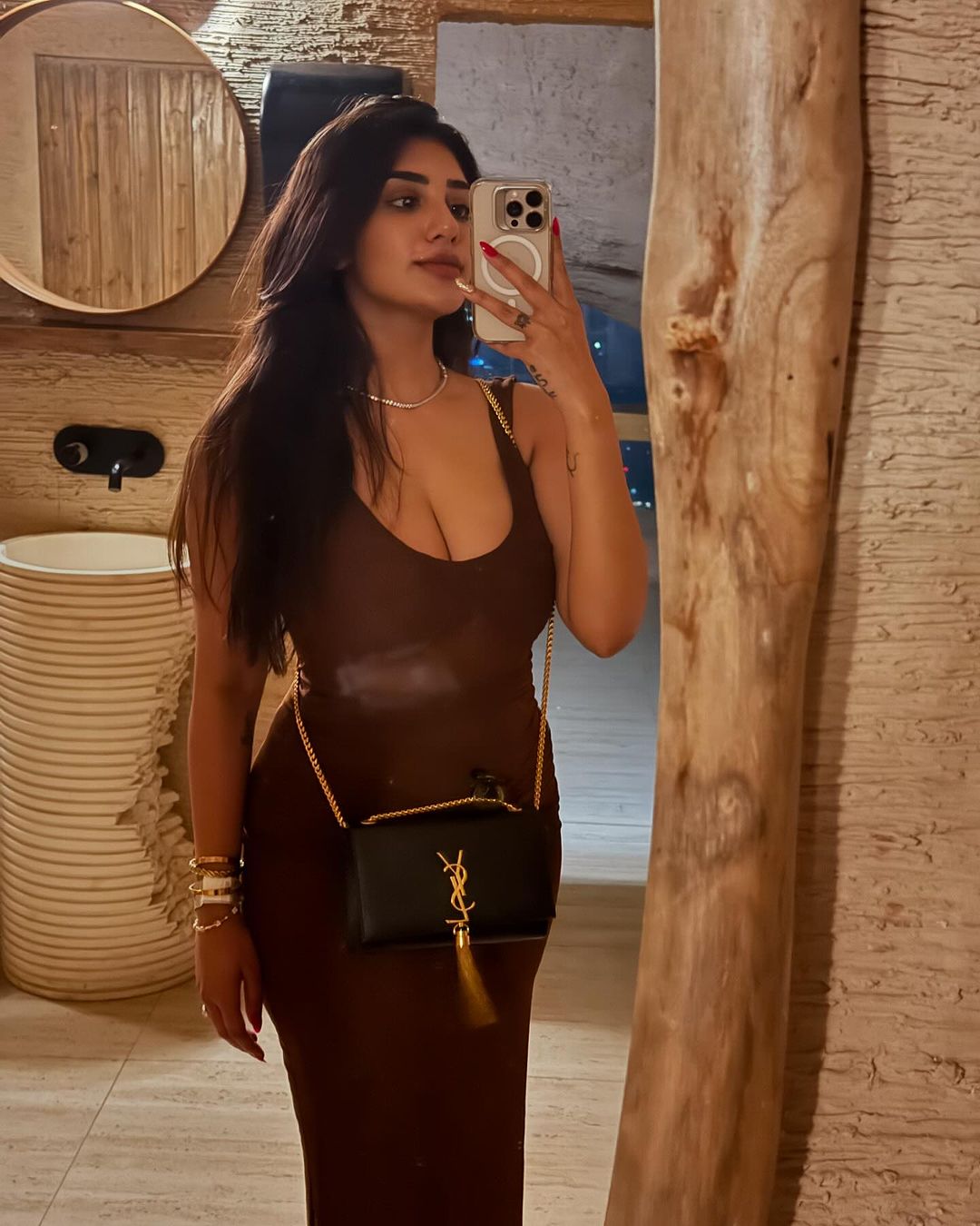 Ga-mj-_XcAIeKsj?format=jpg&name=large