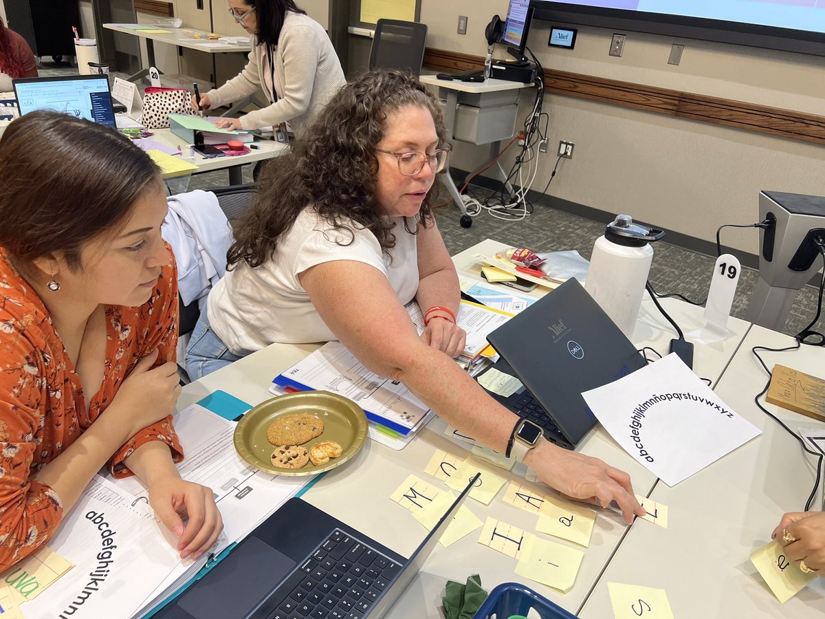AISD_RDG_ACAD's tweet photo. Biliteracy Reading Academy participants modeled alphabet knowledge activities. Great learning day! #WeAreAlief @AliefLearns @AliefISD https://t.co/WRunppegxa