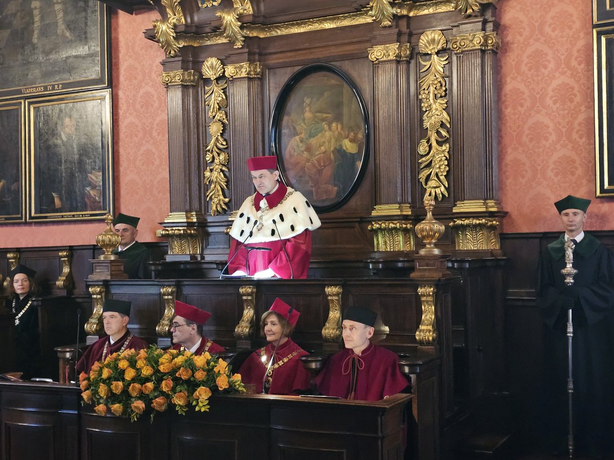 Jacek Gorka (@jacekgorka) on Twitter photo Prof. <a href="/jaeschke3/">roman jaeschke</a> doktorem honoris causa <a href="/JagiellonskiUni/">Uniwersytet Jagielloński</a>. Wielki zaszczyt dla wspaniałego naukowca, olbrzymi honor dla uczelni. Piękna uroczystość, wzruszająca laudacja <a href="/wszczeklik/">Wojciech Szczeklik</a>. I prof. Roman Jaeschke w najwyższej fomie! Prof. <a href="/jaeschke3/">roman jaeschke</a> doktorem honoris causa <a href="/JagiellonskiUni/">Uniwersytet Jagielloński</a>. Wielki zaszczyt dla wspaniałego naukowca, olbrzymi honor dla uczelni. Piękna uroczystość, wzruszająca laudacja <a href="/wszczeklik/">Wojciech Szczeklik</a>. I prof. Roman Jaeschke w najwyższej fomie!