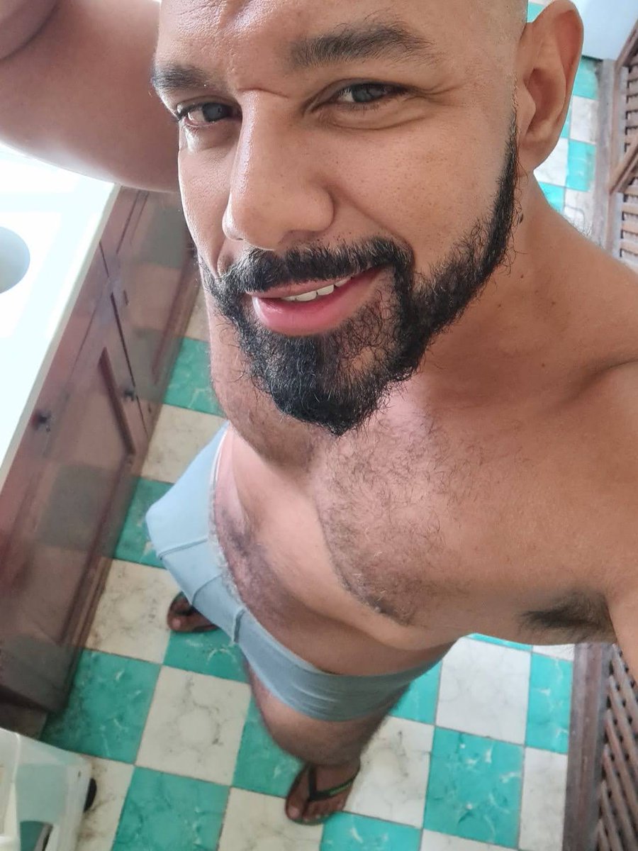 El_Vatote's tweet photo. ¿Quién más amanece así?
#gay #bulgue #sexy #buenosdias #ereccion #cock #bigdick #man #sexyman #gaylatino #macho #semental #pelos https://t.co/1q4cq3yHc0