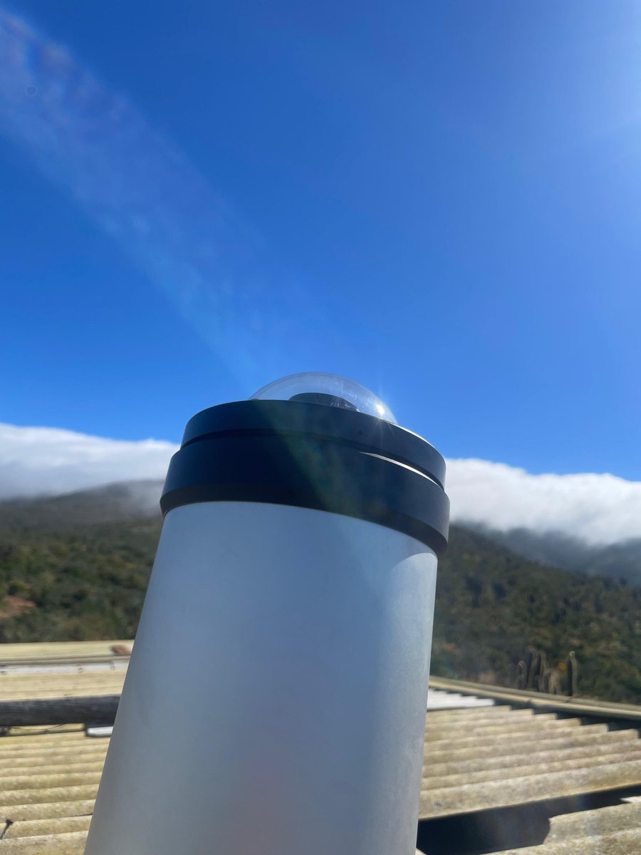 🔴 ¡Buenas noticias! Hacemos crecer nuestra red de monitoreo de Contaminación Lumínica.
🔭 Instalamos un nuevo fotómetro en el Parque Nacional Bosque Fray Jorge y en el Astrocamping Viento Sur que se encuentra en Peral Ojo de Agua.
💻Conoce más 👉 iluminaconciencia.userena.digital <a href="/userena/">U. de La Serena</a>