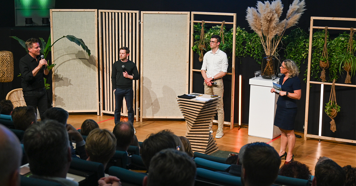 We organiseren regelmatig events 𝗺𝗲𝘁 en 𝘃𝗼𝗼𝗿 onze leden 🤝 Om te inspireren, te informeren en elkaar te ontmoeten. We hebben een prachtige branche en samen maken we die nog mooier ✨ 𝗪𝗮𝗮𝗿 𝘇𝗶𝗲𝗻 𝘄𝗲 𝗷𝗼𝘂? Bekijk al onze events via bit.ly/3A6a7P3