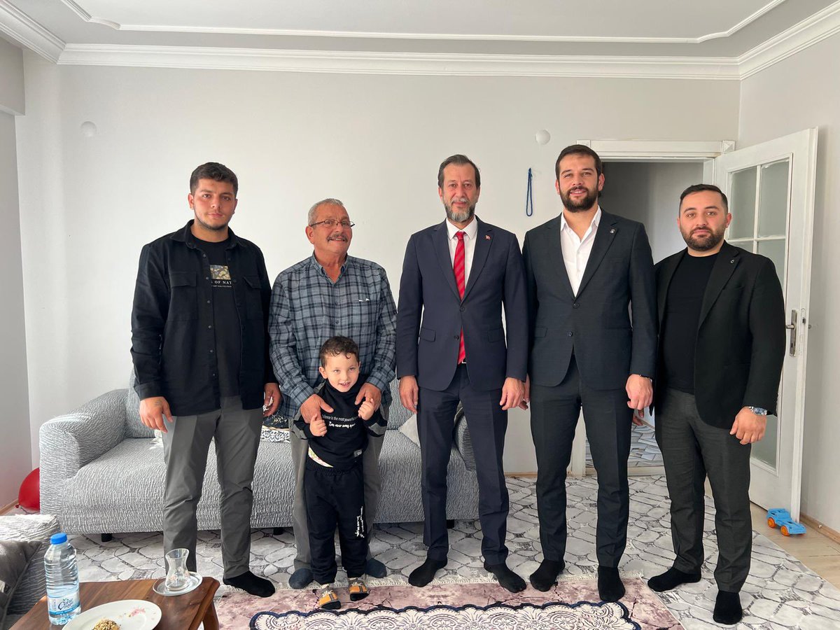 akgencderince's tweet photo. İlçe Başkanımız Koray Merdan, İlçe Gençlik Kolları Başkanımız Sefa Bostan ve yönetimlerimiz ile birlikte yaşlı ziyareti kapsamında Feyzullah Gül amcamıza ziyarette bulunduk. Hayır duasını aldık. https://t.co/tTmr4eb5IO