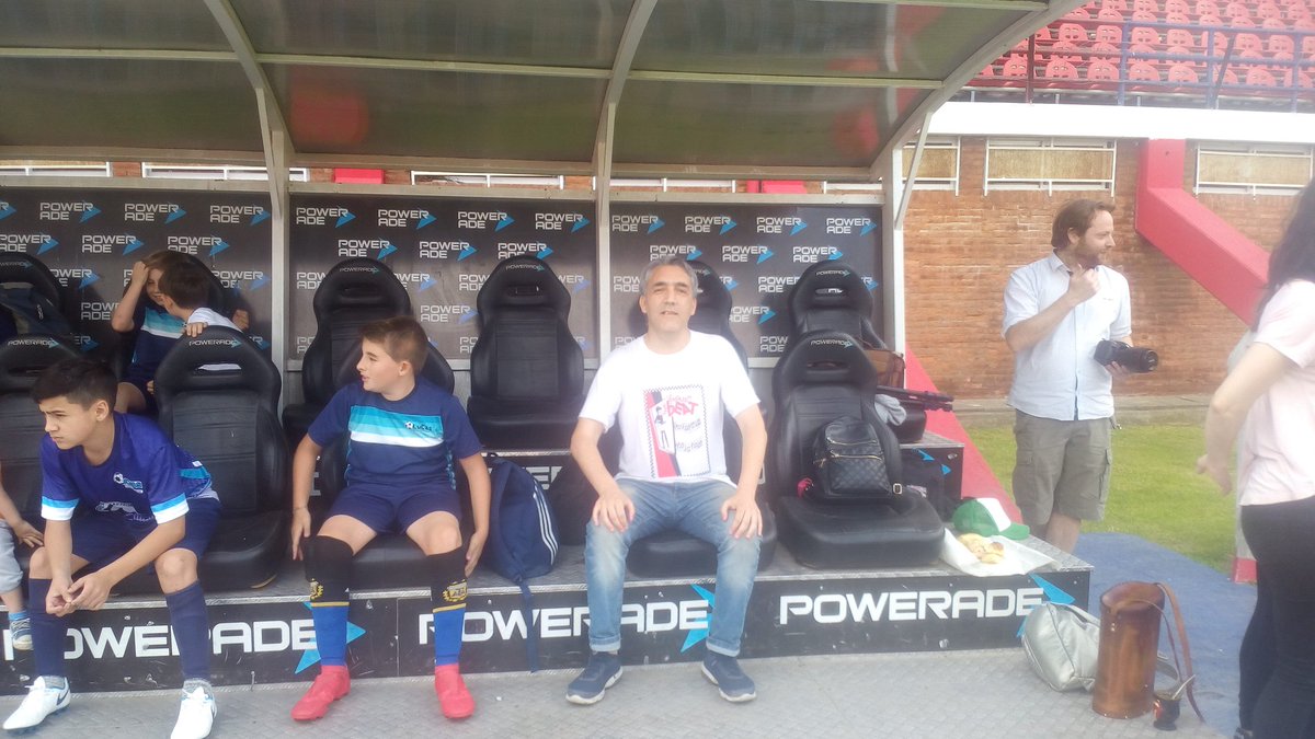 Augusto Dorado (@augustodorado) on Twitter photo Recuerdo de mi interinato como DT de San Lorenzo. Duré medio entrenamiento y encima era feriado y no vino nadie. No hubo buenos resultados y me rescindieron el contrato, tuve que resarcir al club pagando el tostado y el café del desayuno. Siempre con mi remera de <a href="/TheEnglishBeat/">The English Beat</a> Recuerdo de mi interinato como DT de San Lorenzo. Duré medio entrenamiento y encima era feriado y no vino nadie. No hubo buenos resultados y me rescindieron el contrato, tuve que resarcir al club pagando el tostado y el café del desayuno. Siempre con mi remera de <a href="/TheEnglishBeat/">The English Beat</a>