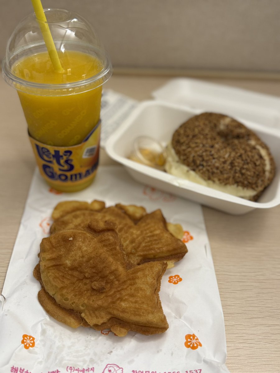 jooosanta's tweet photo. 晩御飯とおやつたち…
#東大門
#キンパ
#싸다김밥
#たい焼き
#붕어빵
#マンゴージュース
#GOMANGO https://t.co/MQgchGYqQp