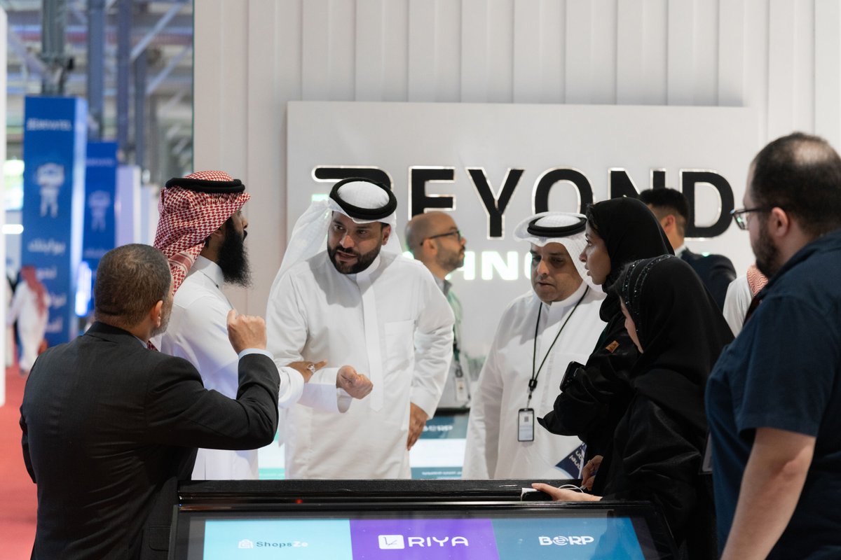 beyondtechksa's tweet image. جانب من مشاركتنا في معرض @seamlessMENA اليوم الثالث والأخير 
سعدنا باستقبال الزوار واستعراض حلولنا الرقمية 

#Beyondtechnology  #seamless #SeamlessKSA #Seamless2024 
#بيوند_تكنولوجي #سيملس #التجارة_الرقمية