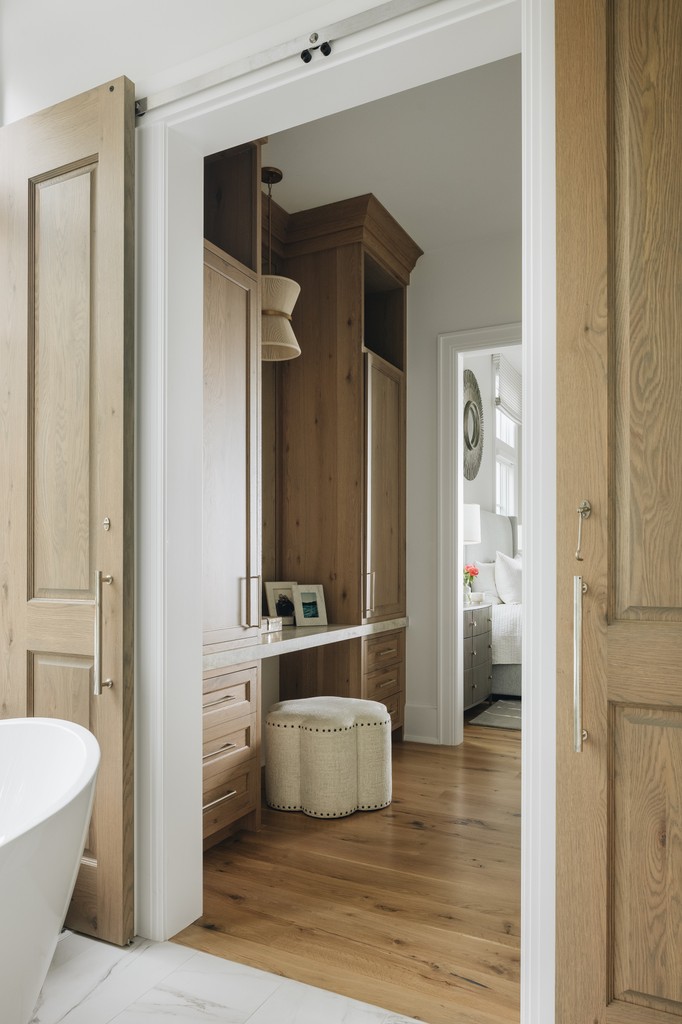 LowellCustom's tweet photo. Create your own luxurious retreat at home. 
Click the link in our bio to be inspired!
https://t.co/rd2gL5YdYV
Photo @stofferphotographyinteriors

#home #customhome #bathdesign #primarybath #bathcabinetry #dressingarea #homedecor #interiordesign https://t.co/Xxi0t5qCh7