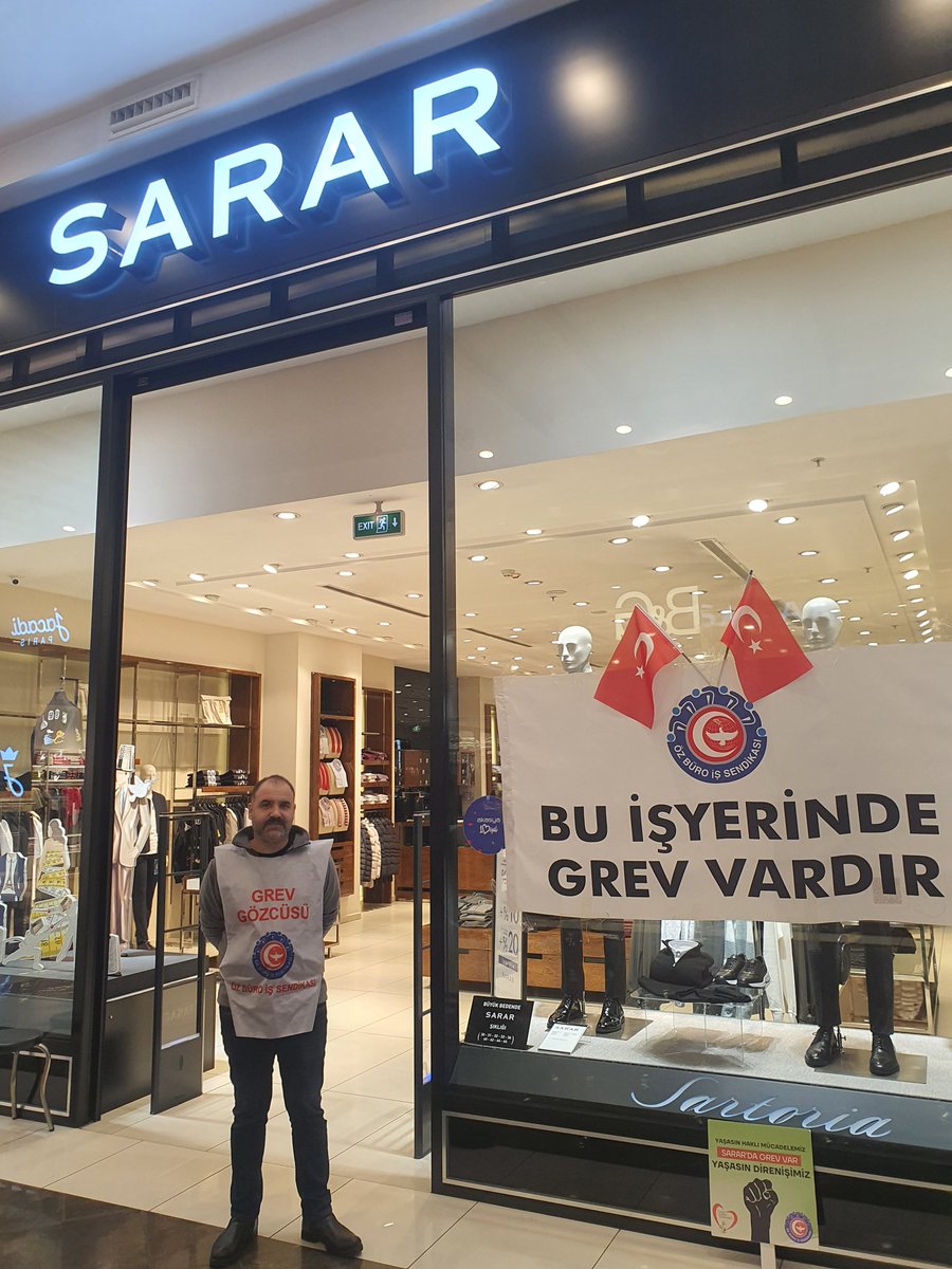 Nedir dedim greve çıkma nedeniniz?
"Çok ayrıntıya gerek yok, ben 15, arkadaşım da 20 yıldır burda çalışıyor hâlâ asgari ücret veriyorlar, nasıl geçirebiliriz ki dedi."