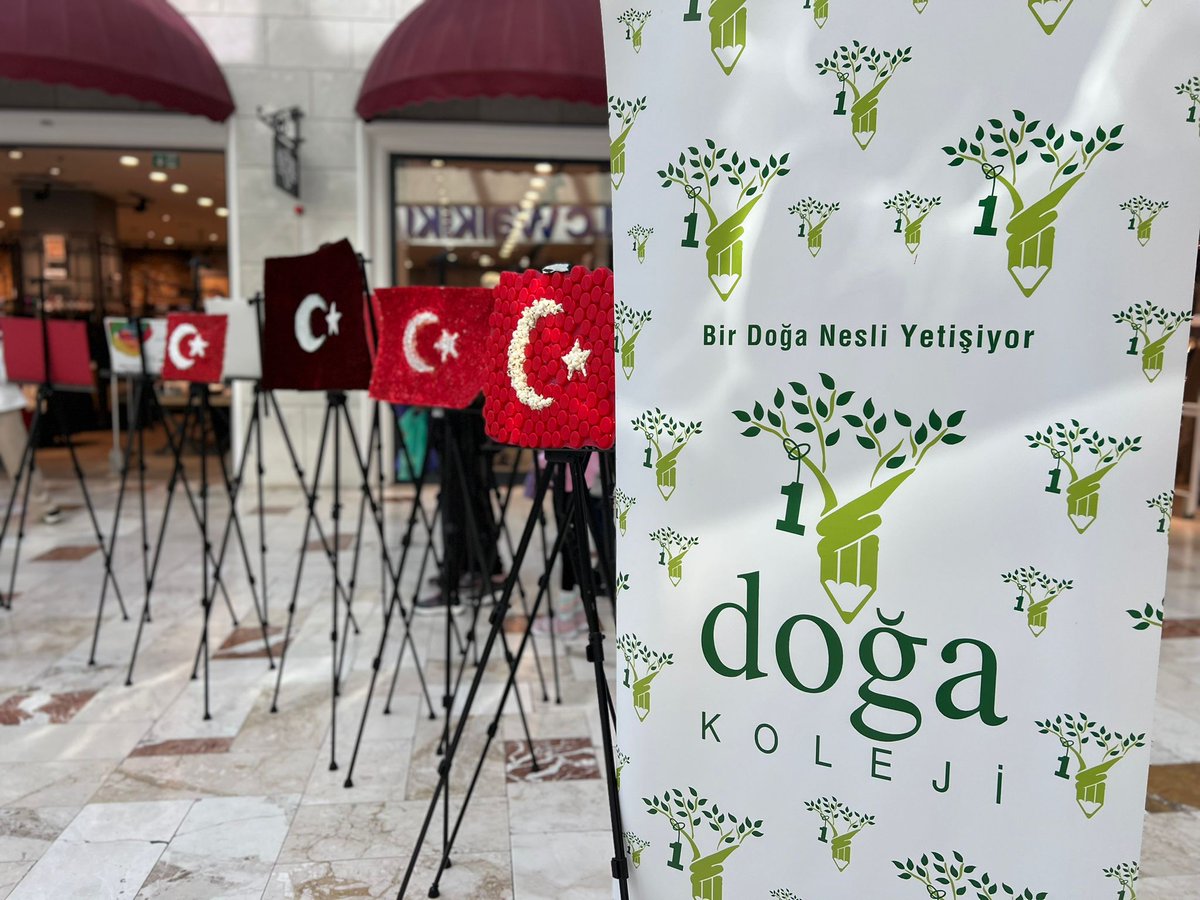 "29 Ekim Cumhuriyet Bayramı Türk Bayrağı Sergisini" 39 Burda Avm'de Kaymakamımız Sayın Salih Yüce, İlçe Milli Eğitim Müdürü Sayın Cihan Erdem, İlçe Milli Eğitim Şube Müdürü Sayın Mustafa Taştekin, Doğa Koleji Kampüs Müdürü Hüseyin Daş eşliğinde açılışını gerçekleştirdik.