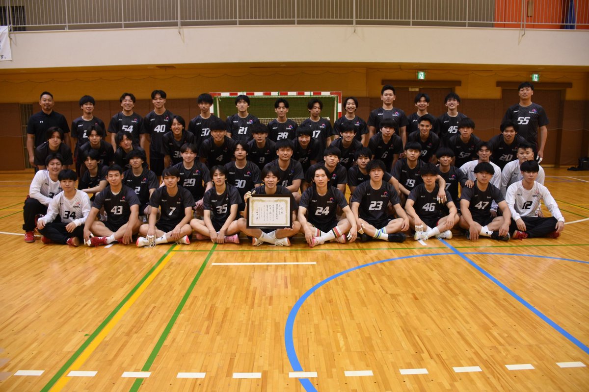 KUWS_hand's tweet photo. 【秋リーグ試合結果報告】
秋リーグの閉会式が行われました。
6勝2敗1分で3位という結果になりました。
個人賞は、得点王と優秀選手賞を守口零恩選手が獲得しました。
この結果によりインカレ出場が決定しました。応援をしてくださった方ありがとうございました。これからも応援よろしくお願いします。 https://t.co/eeicCpnwme