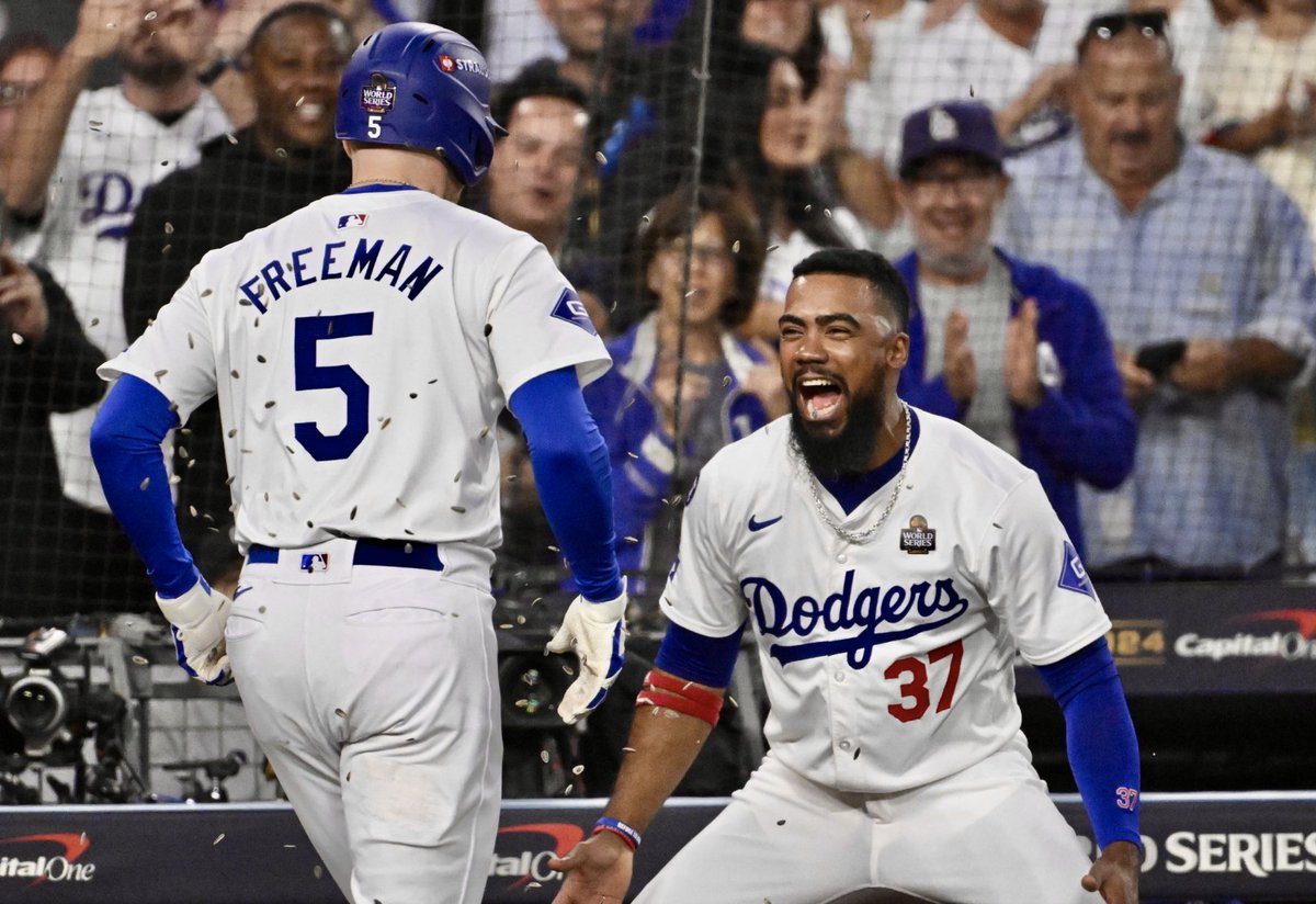 ericstephen's tweet photo. Before the Dodgers and Yankees pick things back up tonight for Game 3 of the World Series in New York, let's listen to the @ThreeInningSave podcast recapping the first two games at Dodger Stadium

https://t.co/PuwoD1CaTs https://t.co/zFdZxfIyKj