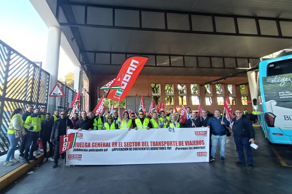 ccoosevilla's tweet photo. 💪Éxito rotundo de la #huelga de transporte de viajeros y viajeras convocada en #Sevilla por @FscCcoo, pese a los servicios mínimos abusivos.

‼️ Porque la jubilación anticipada es una cuestión de justicia y seguridad.

📢¡No vamos a parar!

https://t.co/sa15FwNV0l https://t.co/LwdRoVTfCW