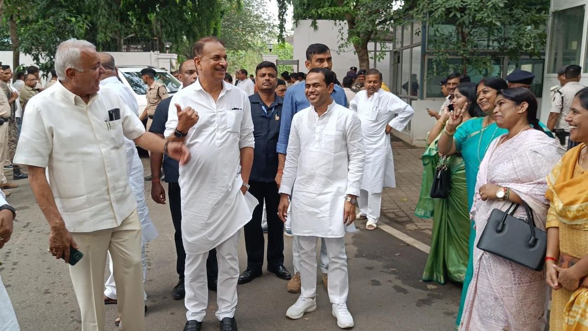 आज पटना में माननीय मुख्यमंत्री श्री नीतीश जी की अध्यक्षता में आयोजित राष्ट्रीय जनतांत्रिक गठबंधन की बैठक में बिहार एनडीए के सम्मनित सांसदों, बिहार विधानमंडल के माननीय सदस्यों और अन्य वरिष्ठ नेताओं के साथ सम्मिलित हुआ....