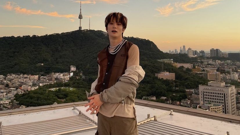 dearestyunoh's tweet photo. jaehyun and sunsets 🌅 https://t.co/RNopiRy7XP