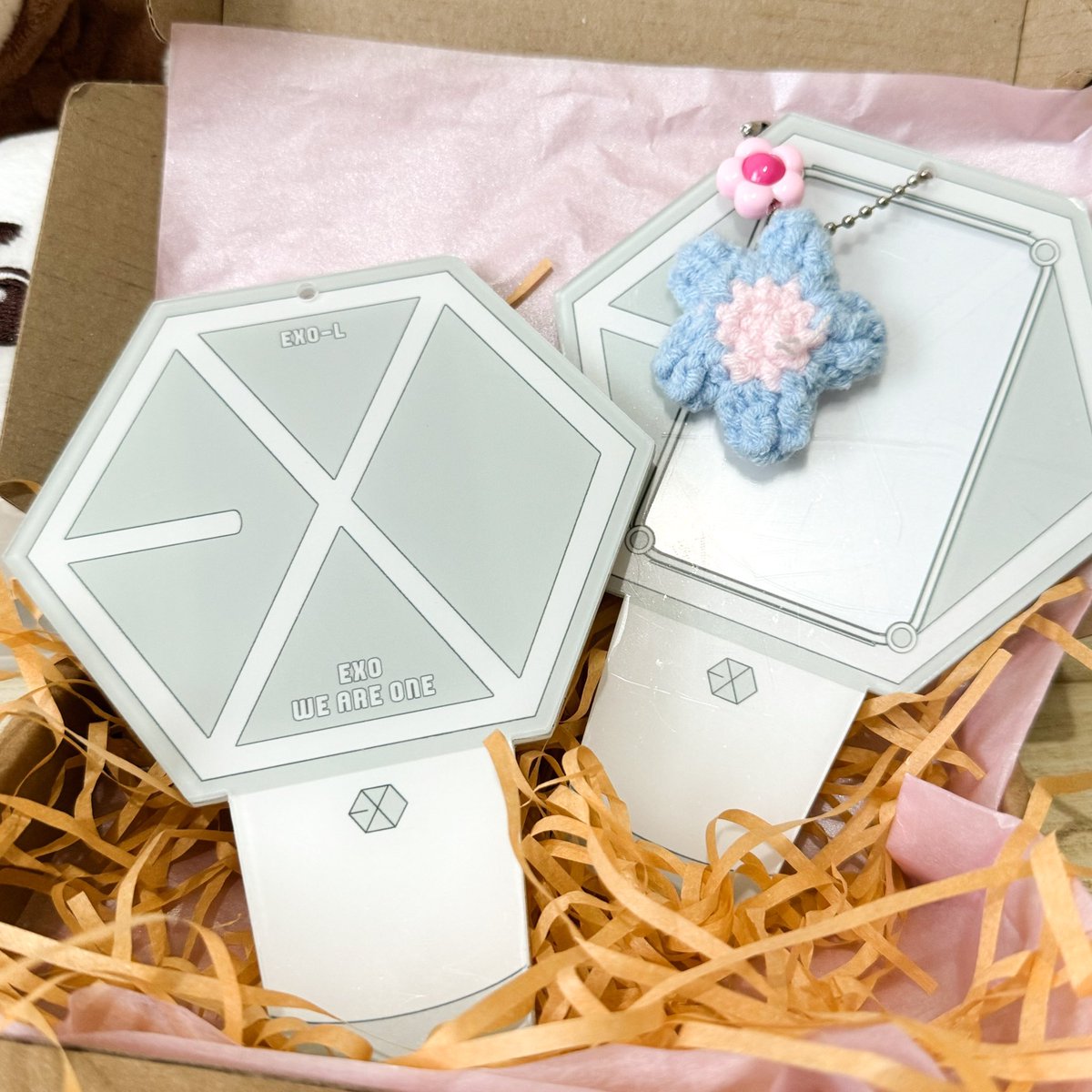 bmariaerigom's tweet photo. #MARIAEGIVES SELLING GIVEAWAY

2 winners of EXO lightstick acrylic photocard holder

HOW TO JOIN:
✔️ RT &amp; like this post
✔️ Reply proof below 

ENDS 10/30 8AM https://t.co/05u7753Mtb