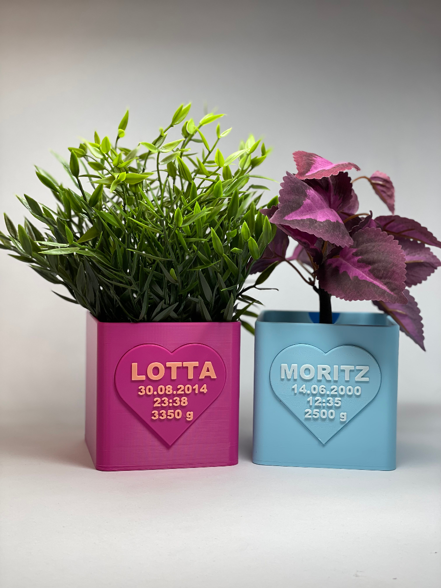 360gradworld's tweet photo. Unvergessliche Momente festhalten – Unsere personalisierte 3D-gedruckte Vase zur Geburt mit Name, Geburtsdatum, Uhrzeit und Gewicht ist das perfekte Geschenk für frischgebackene Eltern. 🌸👶 #PersonalisierteVase #Geburt #Babygeschenk #kinimod3d https://t.co/RTLF80luRZ