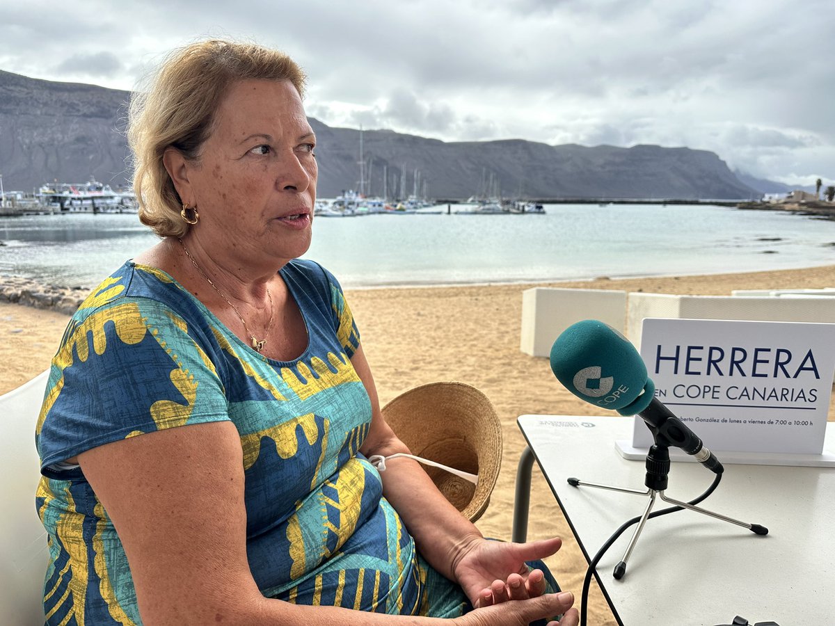 🎙️ #8días8islas🇮🇨 desde #LaGraciosa, conversando con sus vecinos y conociendo los retos que tiene por delante la isla chinija.

📻 Roberto González en #HerreraenCOPECanarias.