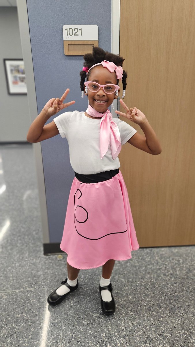 Mrs. Sherita Harmon ✨ Your Fav Teacher tweet media